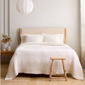 Quince New in Poly King/CalKing Coverlet MSRP $170